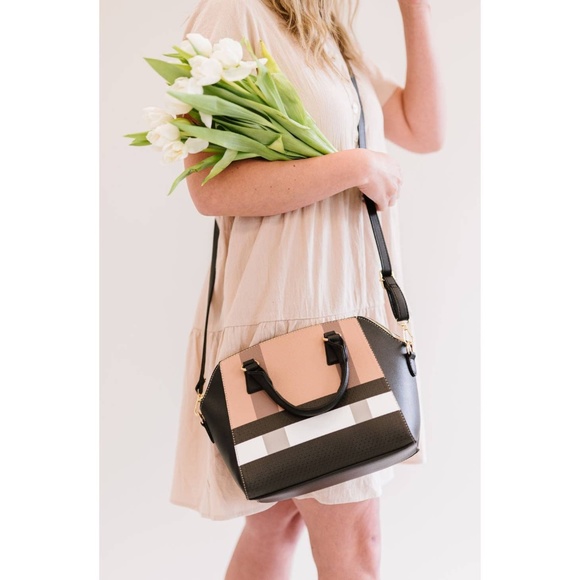 (NWT) Black handbag with neutral plaid colors with wallet (Pariscrossbo… - Picture 3 of 5